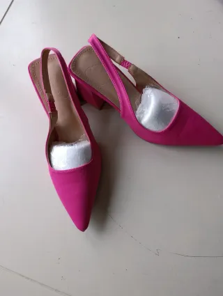 Zapatos CUCCO raso fucsia tacón