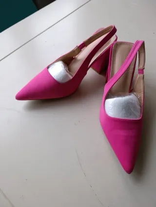 Zapatos CUCCO raso fucsia tacón