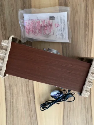 Radio  AM/FM Nueva en su caja madera y plata