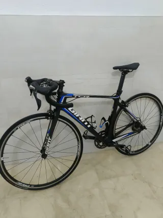 Bicicleta de carretera Giant Negra/Azul