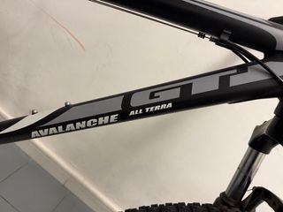 Bicicleta GT Avalanche 3.0 Negra