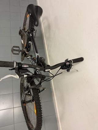 Bicicleta GT Avalanche 3.0 Negra