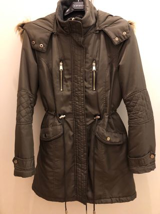 Parka verde militar con capucha