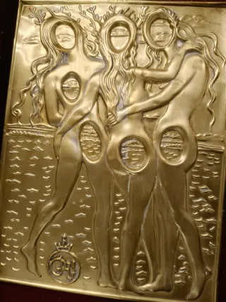 Relieve Salvador Dalí en oro