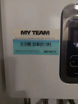 Calentador de gas Ariston blanco y gris