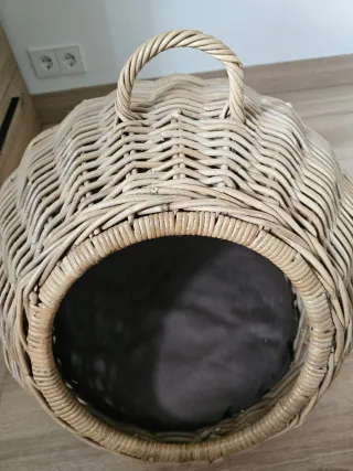 Cesto mimbre gato con cojín gris