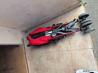 Carrito de bebé Chicco rojo y negro