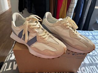 Zapatillas New Balance casual beige y azul