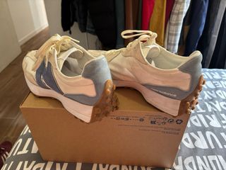 Zapatillas New Balance casual beige y azul