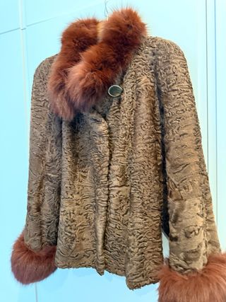 Chaqueta Astracán con cuello y puños de zorro