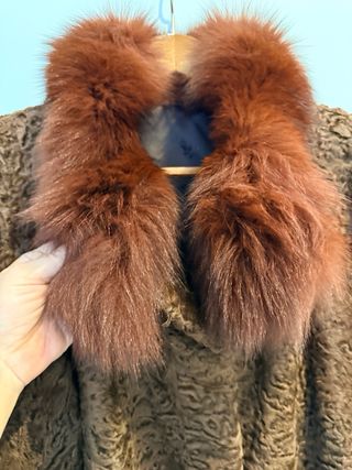 Chaqueta Astracán con cuello y puños de zorro