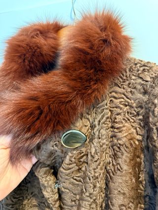 Chaqueta Astracán con cuello y puños de zorro