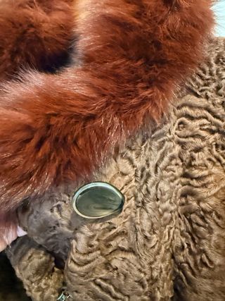 Chaqueta Astracán con cuello y puños de zorro