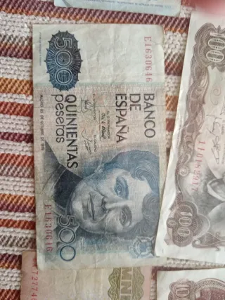 33 Billetes  100, 500, 5 pesetas y extrajeros