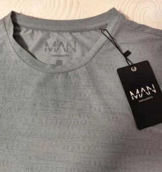 Camiseta deportiva BoohooMAN gris talla M