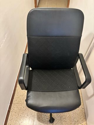 Silla de oficina negra
