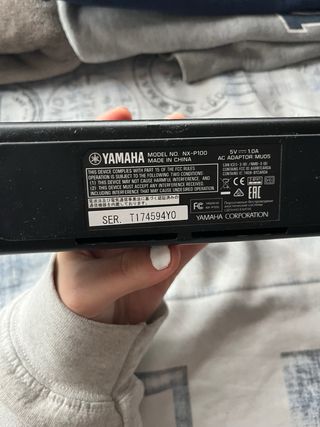 Altavoz Yamaha Negro