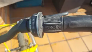 Bicicleta infantil gris y amarilla B Twin