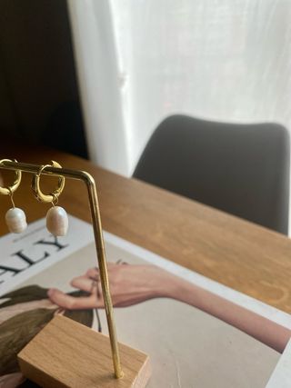 Pendientes perla agua dulce dorados