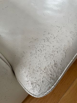 Sofá chaiselongue de cuero blanco