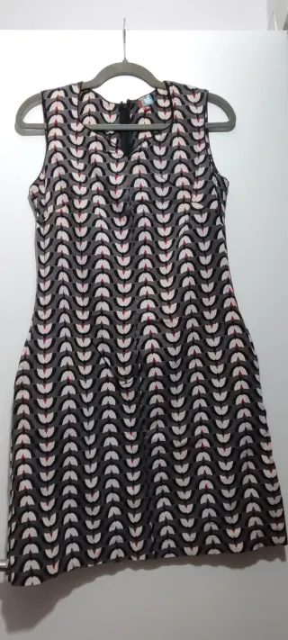 Vestido estampado gris y rojo