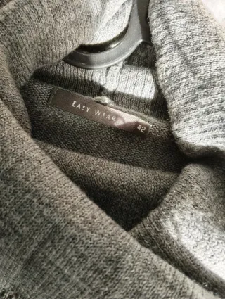 Vestido de lana gris con cinturón