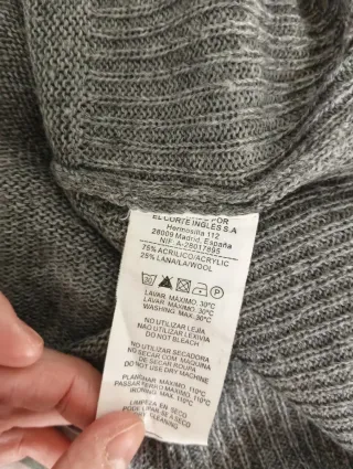 Vestido de lana gris con cinturón