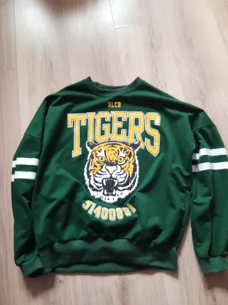 Sudadera Verde con Estampado Tigre
