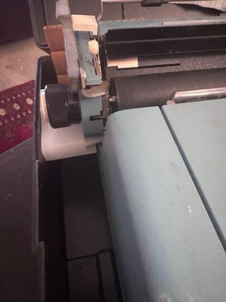 Máquina de escribir Olivetti Studio 46 con maletín