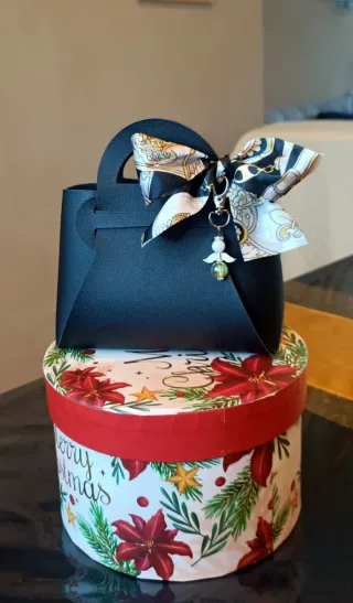 Mini Borsetta Nera Fiocco e Ciondolo/Portachiavi