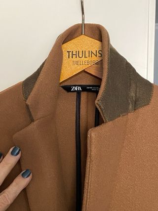 Gabardina hombre marrón como nueva