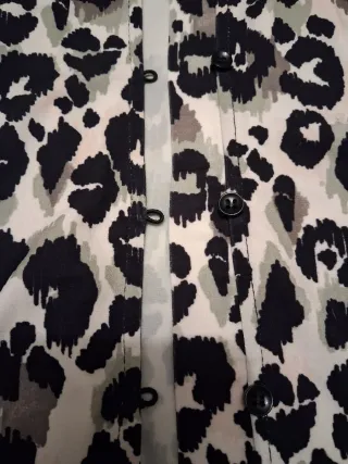 Camiseta leopardo botones mujer