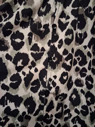 Camiseta leopardo botones mujer