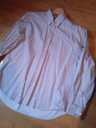 Camisa de cuadros marrón y blanca