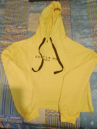 Sudadera amarilla C'est la vie Paris
