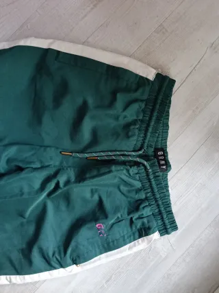Pantalón chándal DKNY verde y rosa