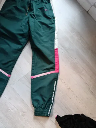 Pantalón chándal DKNY verde y rosa