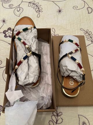 Sandalias Giossepo Multicolor y Doradas