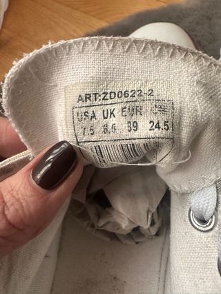 Zapatillas Converse 38-39 crema