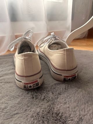 Zapatillas Converse 38-39 crema