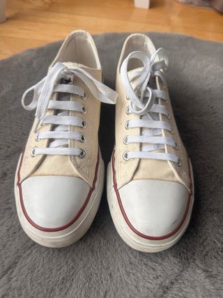 Zapatillas Converse 38-39 crema