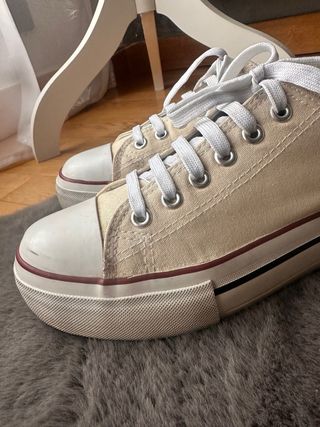 Zapatillas Converse 38-39 crema