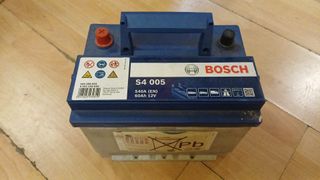 Batería coche Bosch S4 005 60Ah 12V c descargada