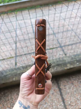 Taccuino marrone con bussola e ancora