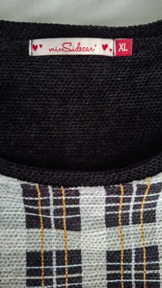 Camiseta missSidecar negra cuadros y flores