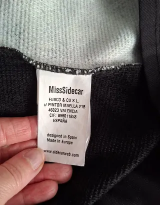 Camiseta missSidecar negra cuadros y flores