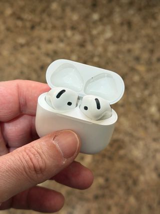 Airpods 4 con cancelación de ruido