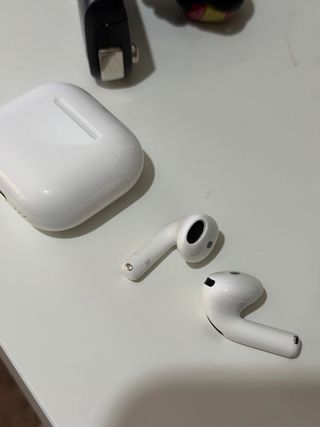 Airpods 4 con cancelación de ruido