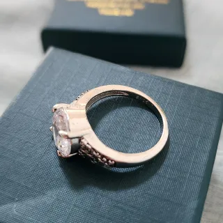 Anillo de plata con gran circonita