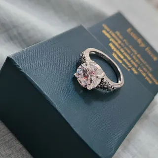 Anillo de plata con gran circonita